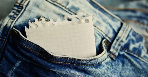 who invented fake pockets on women's clothing|history of pockets and pants.